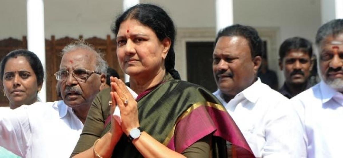 SC disposes off petition seeking to prevent Sasikala from holding Tamil Nadu CMs post