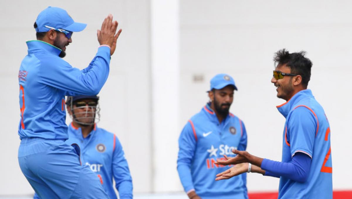 Third ODI: India restrict Zimbabwe to 123
