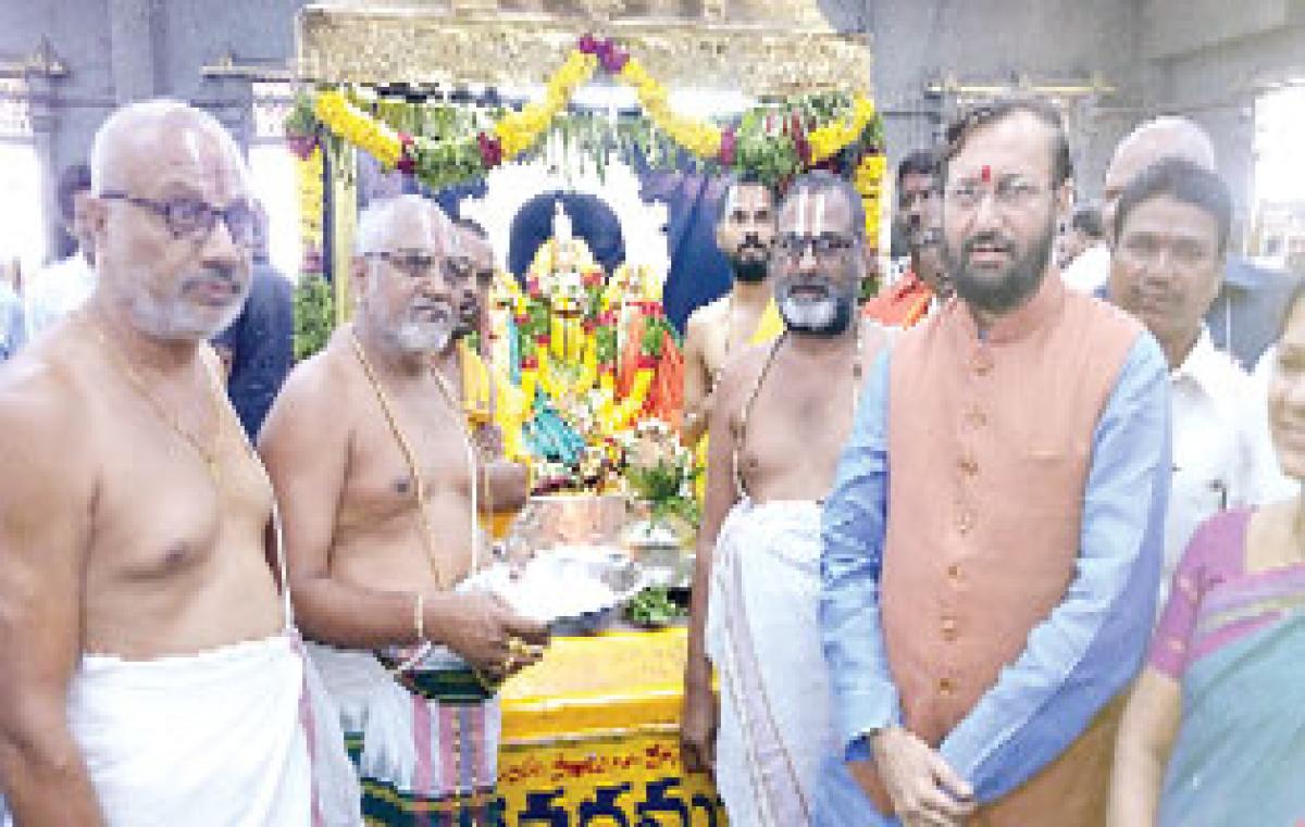 Javadekar visits Yadadri shrine