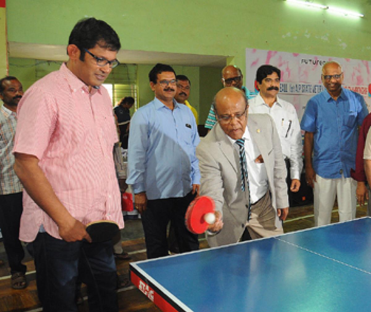 Veterans play Table Tennis