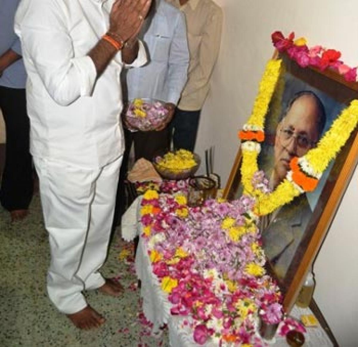 MP pays tributes to D V Subba Rao