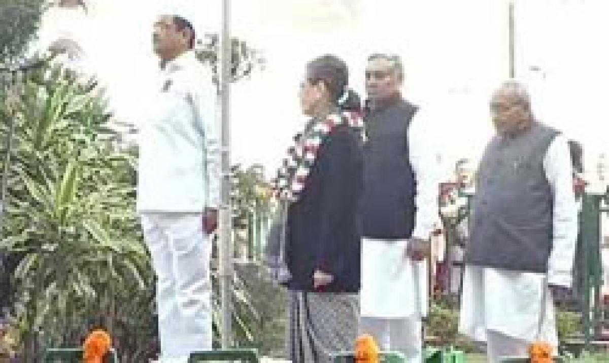 Sonia unfurls party flag to mark Cong.s 131st Foundation Day