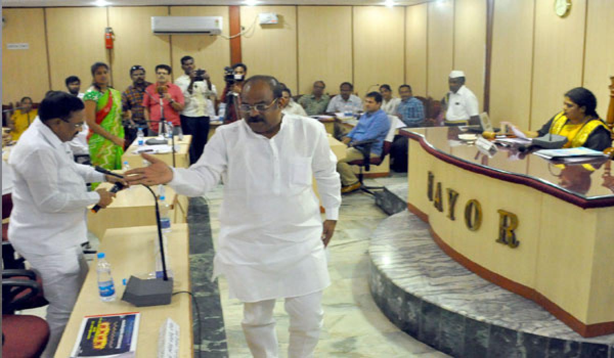 Both YSRCP, TDP attack Mayor  :Budget Meeting Brouhaha