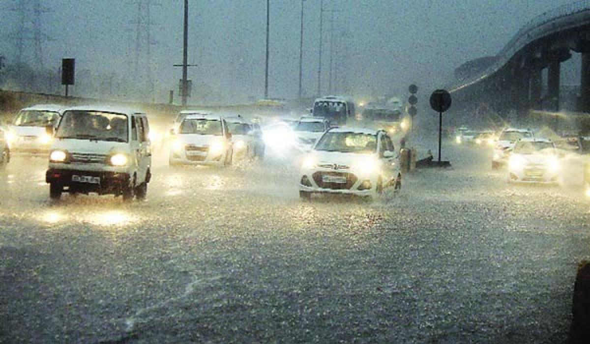 Heavy rains in Gurgaon hits commuters on Delhi-Jaipur route