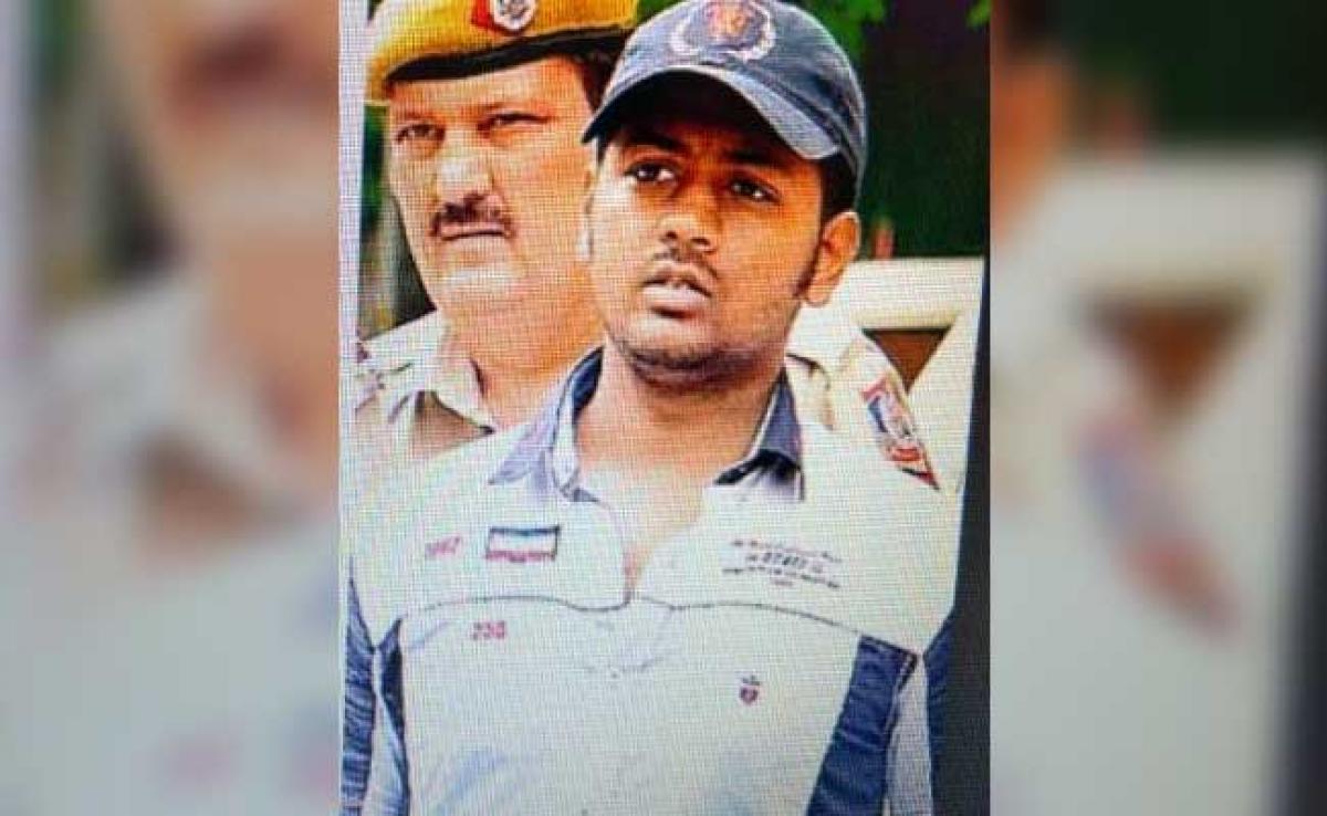 After Arresting TTV Dinakarans Alleged Middleman Sukash Chandrasekhar, Cops Had To Hunt For Judge