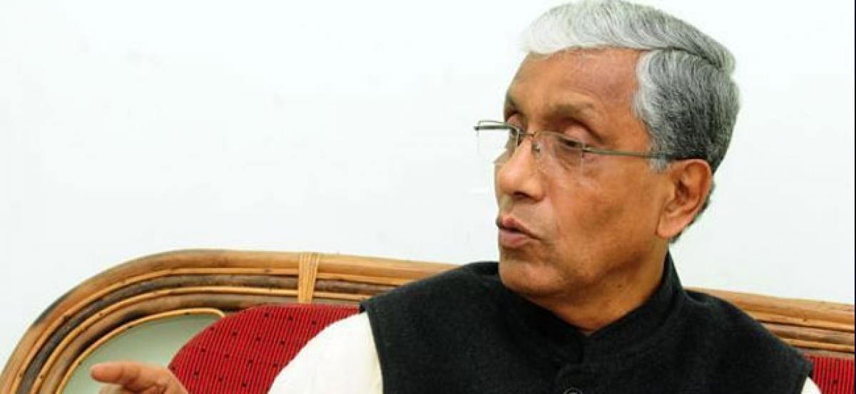 Tripura Chief Minister Manik Sarkar meets family of soldier killed in Jammu