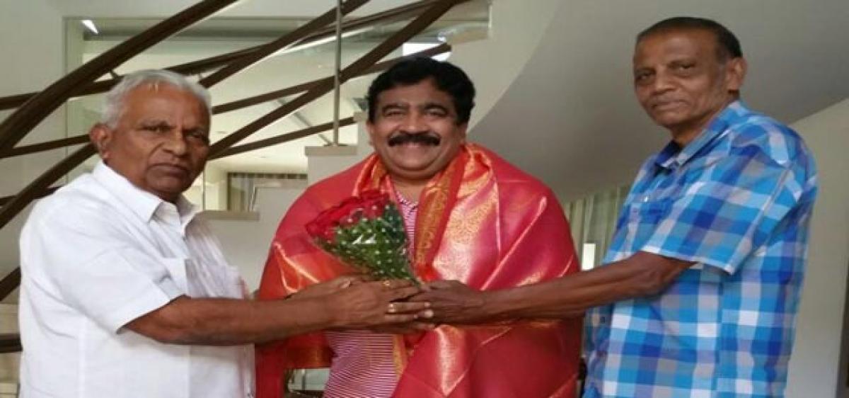 Hyderabad Badminton Association president Chamundeswara Nath felicitated
