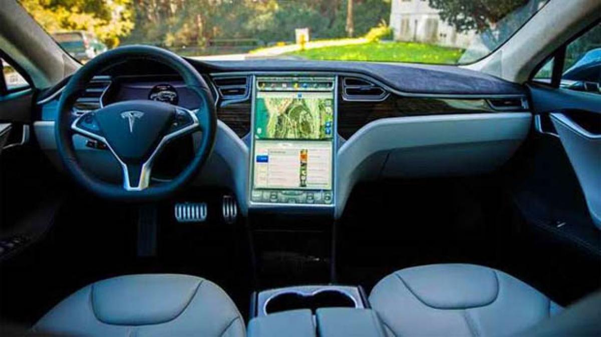 Probe into Teslas self driving car crash