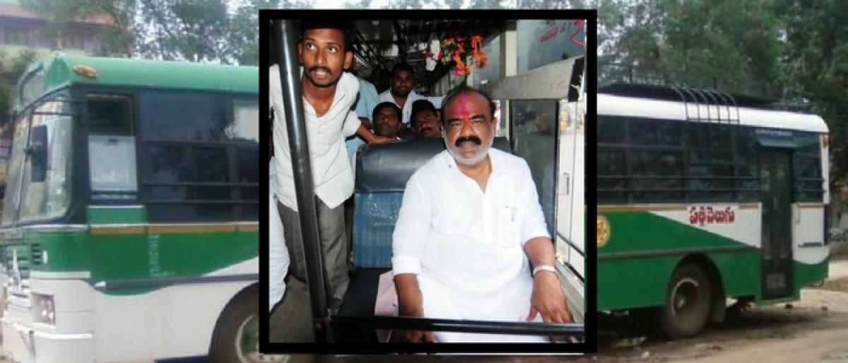 Telangana Assembly Speaker travels in TSRTC bus to know people’s problems