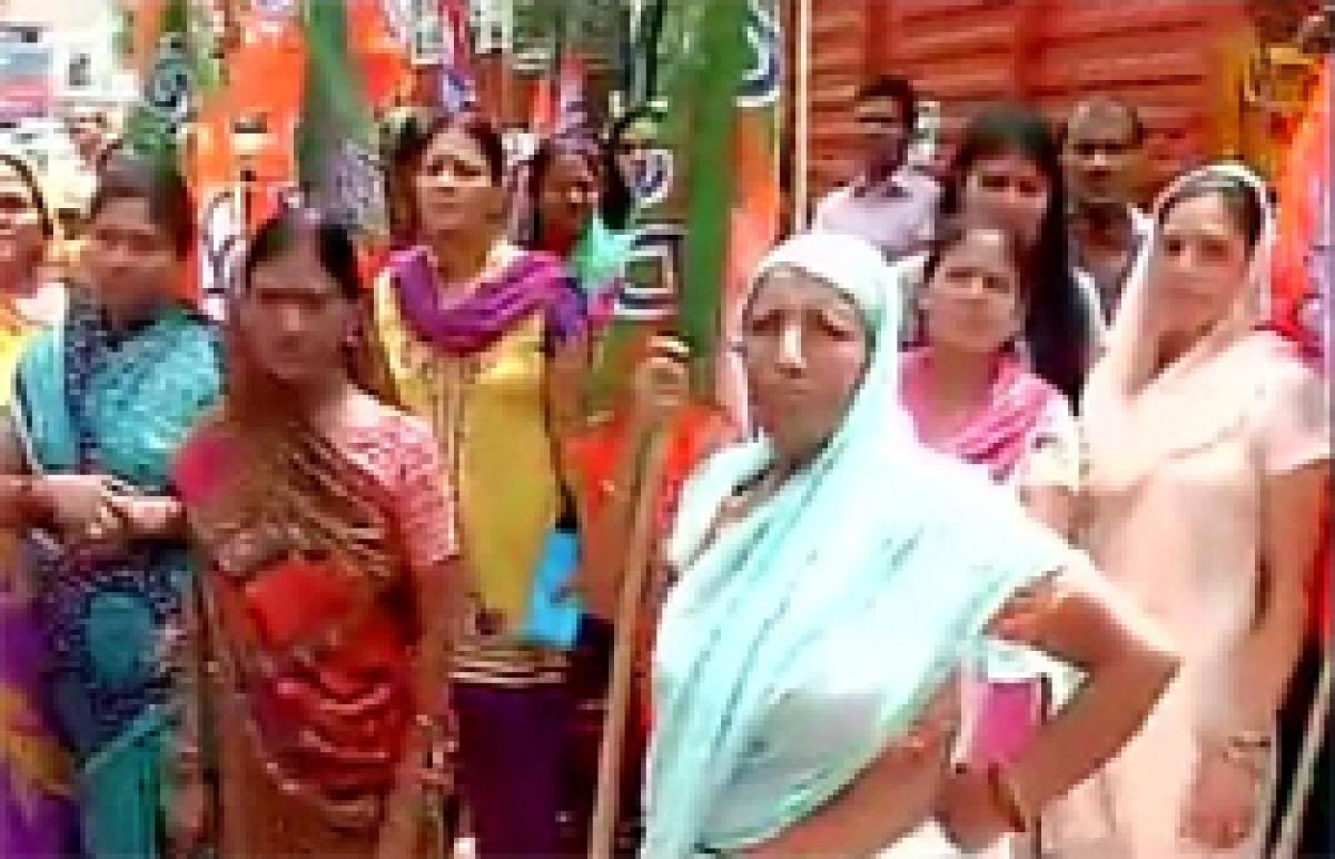 Women wing of Delhi BJP protests against AAP MLA Somnath Bharti