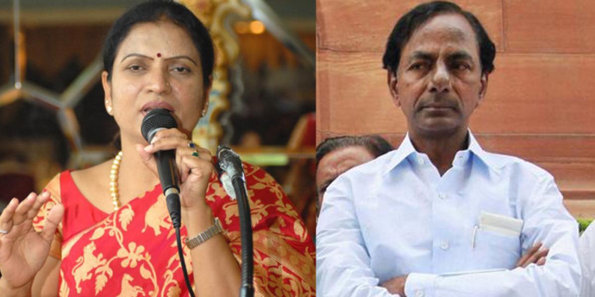 DK Aruna questions KCR on double bedroom scheme