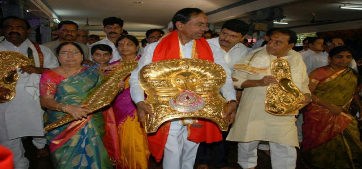 Dists rejig: KCR spits fire on critics