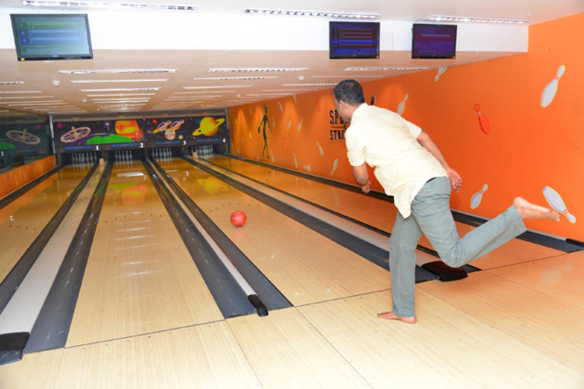 Bowlers to strike to glory