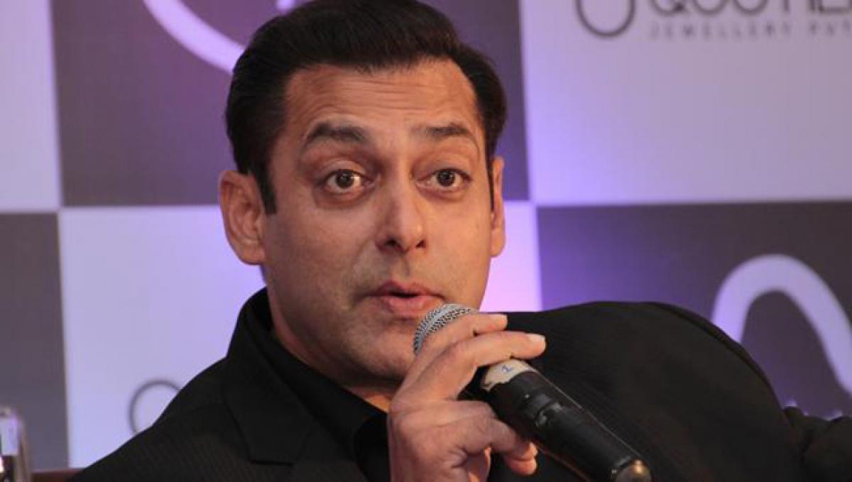 Salman Khan backs Pakistani actors saying they are not terrorists 