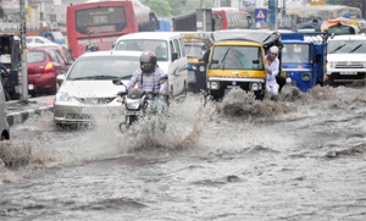 Rains continue to lash Delhi, water logging in many areas