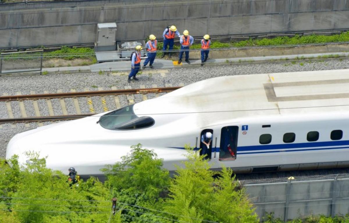 Men immolates self on Japan bullet train