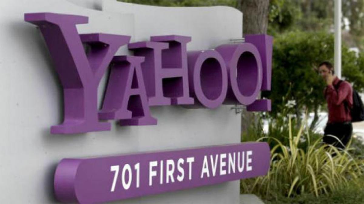 Yahoo results edge past estimates in good sign for sale of business