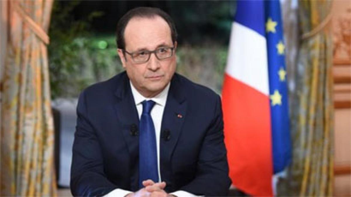 Hollande reshuffles cabinet with eye on 2017 election