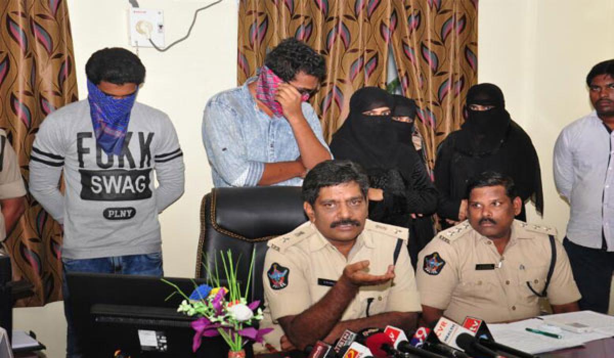 4 held in head constable murder case