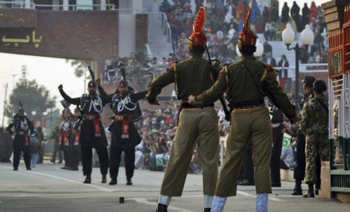 Border row casts shadow on Eid, Pak soldiers refuse to accept sweets from India at Wagah border