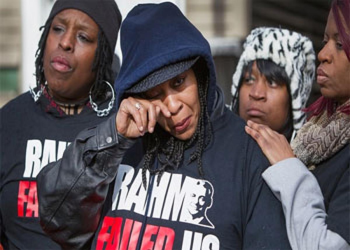 Chicago police officer sues victims family over shooting