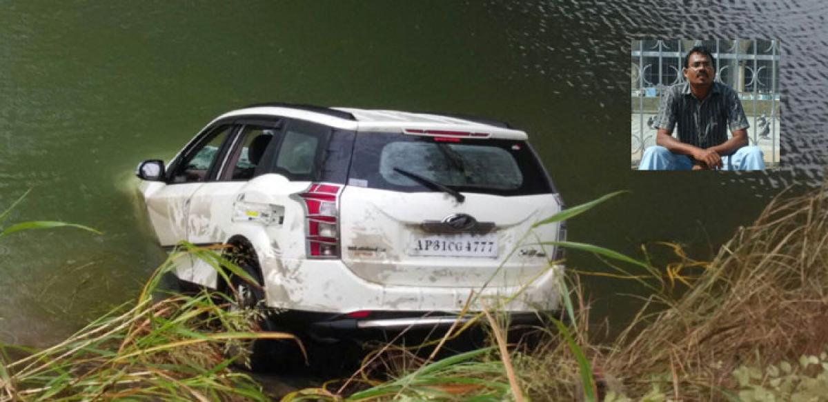 One dies as car falls off Polavaram Canal