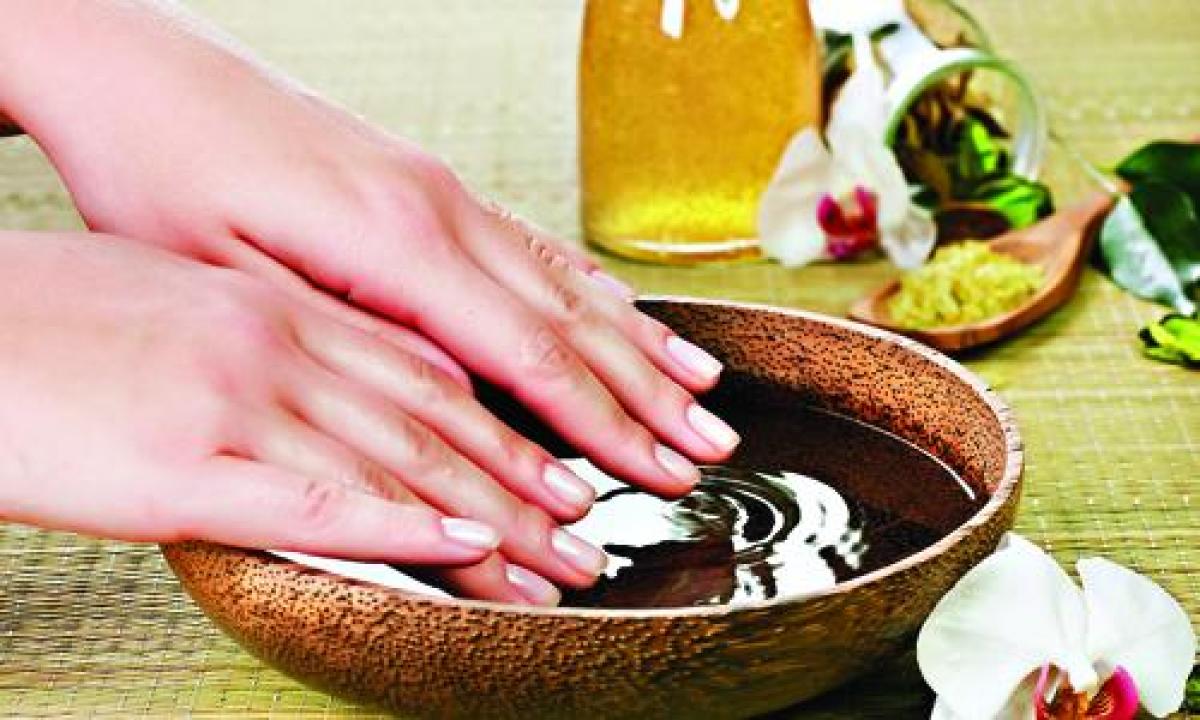 Save your nails from discolouration in simple steps