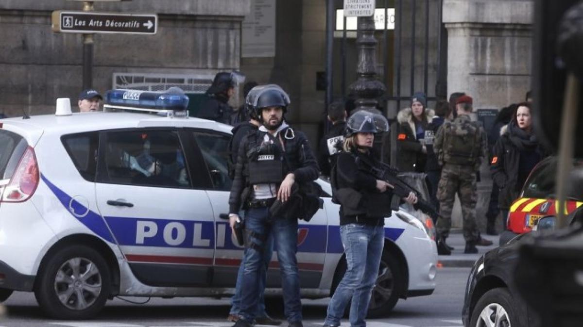Paris: Machete-wielding attacker who yelled ‘Allahu Akbar’ shot by soldier