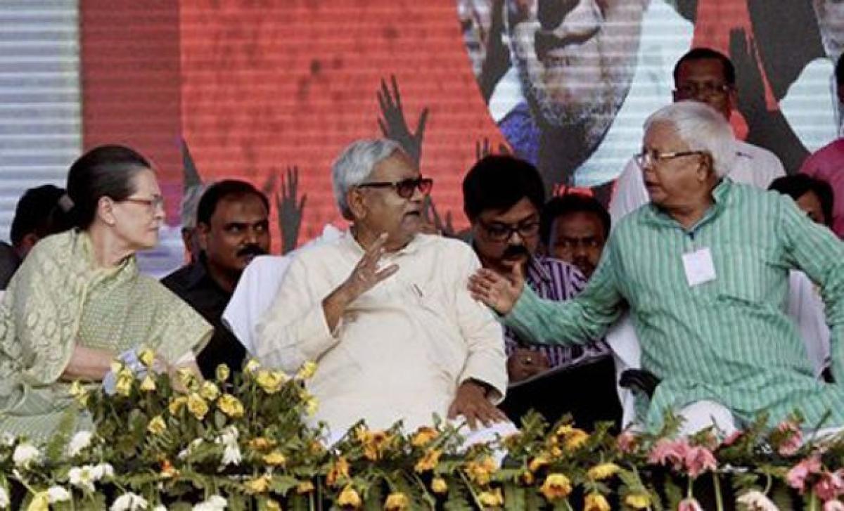 Sonia must explain Lalus beef remark, says Nitish Kumar
