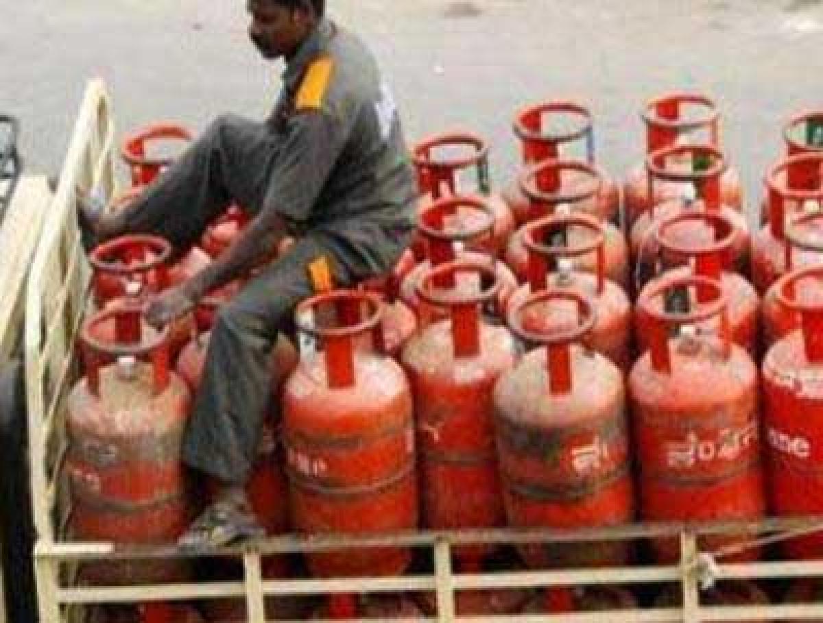 80 lakh LPG consumers voluntarily surrender subsidy on LPG 