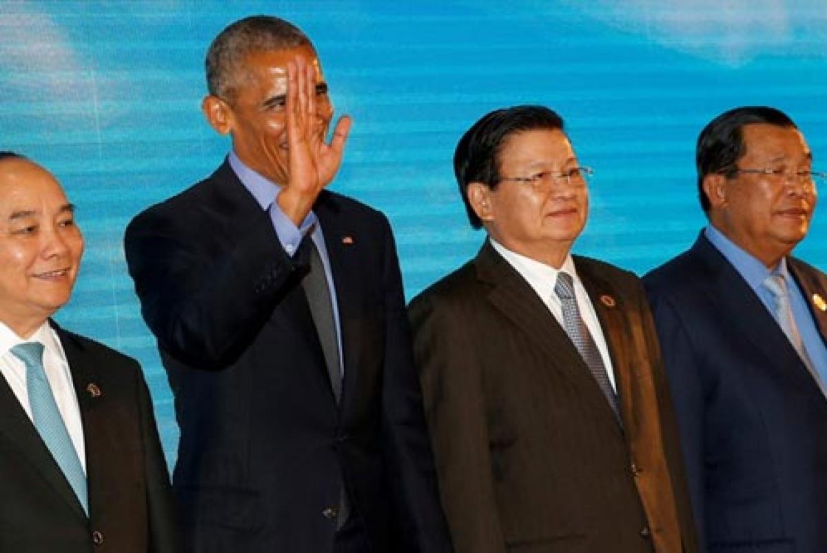 Asia leaders sidestep South China Sea row