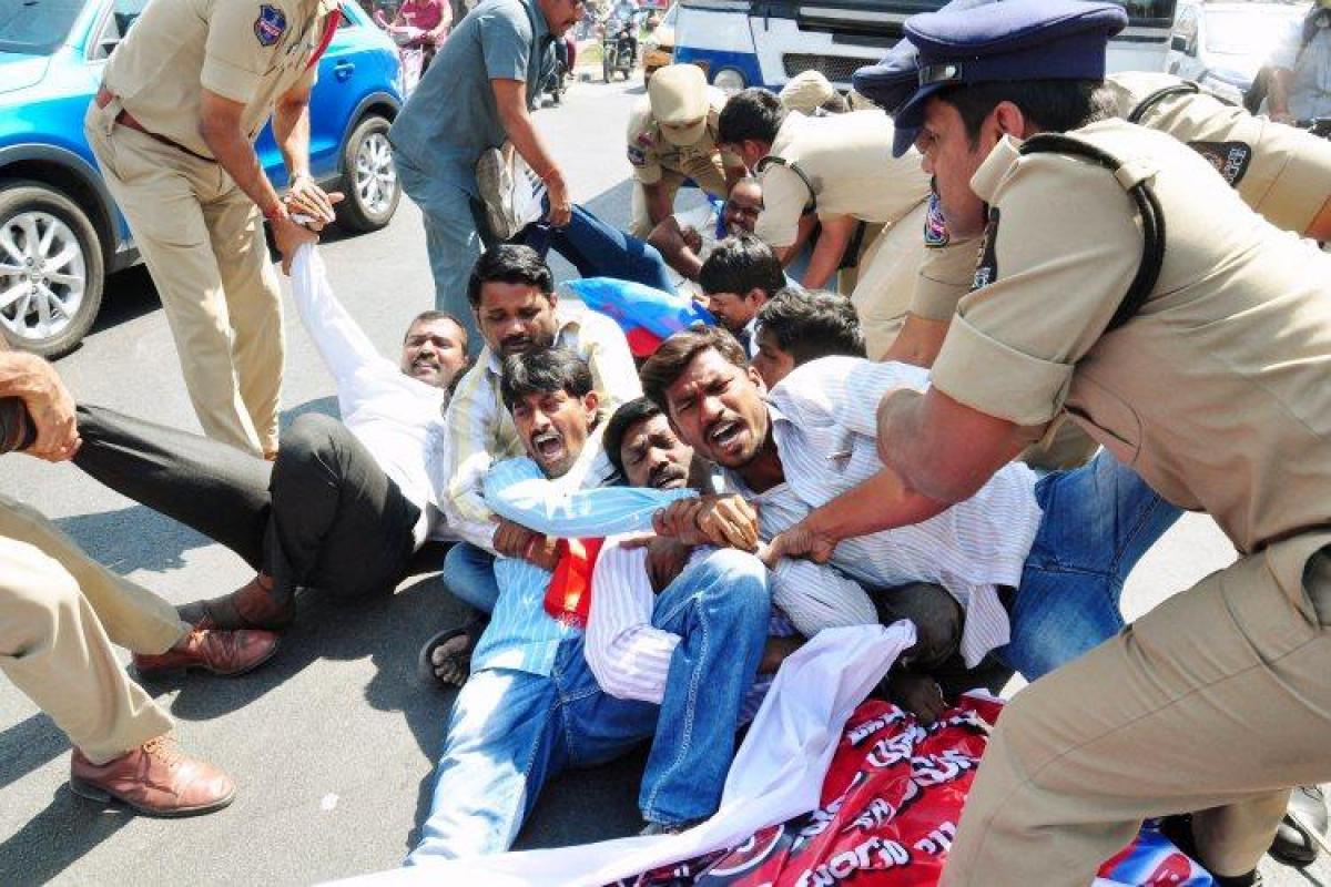 Clashes erupt amid Dharna Chowk protests, Revanth Reddy blames KCR