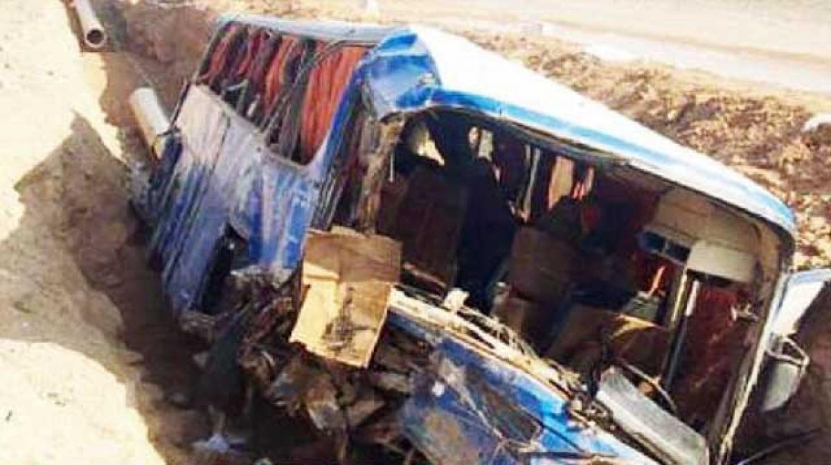 Pakistan: 27 killed, 60 wounded in bus collision