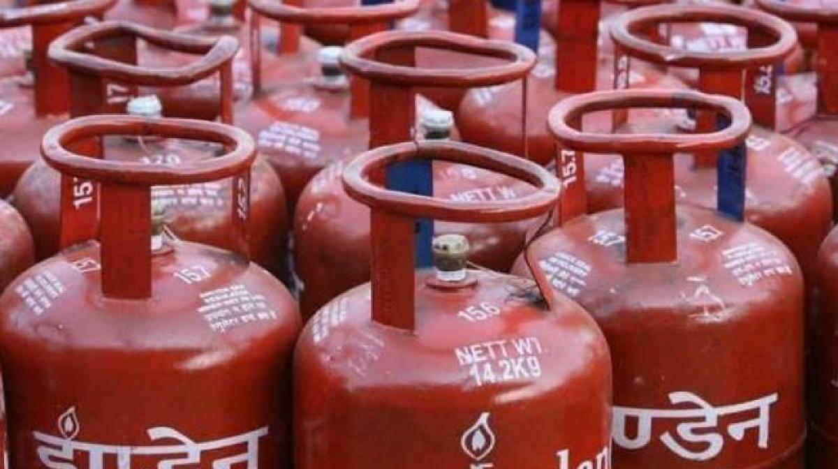 Aadhaar now a must for poor women to get free LPG connection