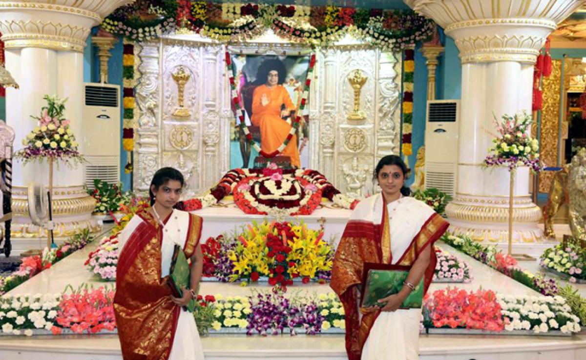 AP, Telangana devotees sing Bhajans at Prashanti Nilayam on Ugadi