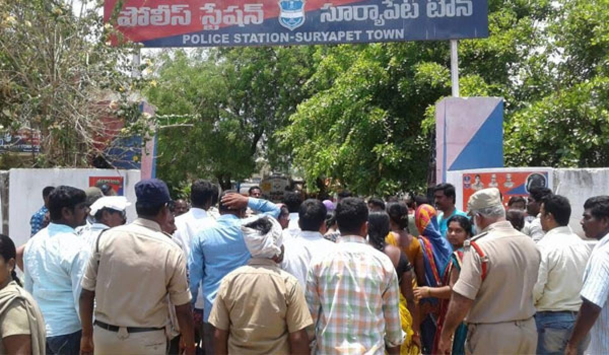 Chit fund cheats customers in Suryapet