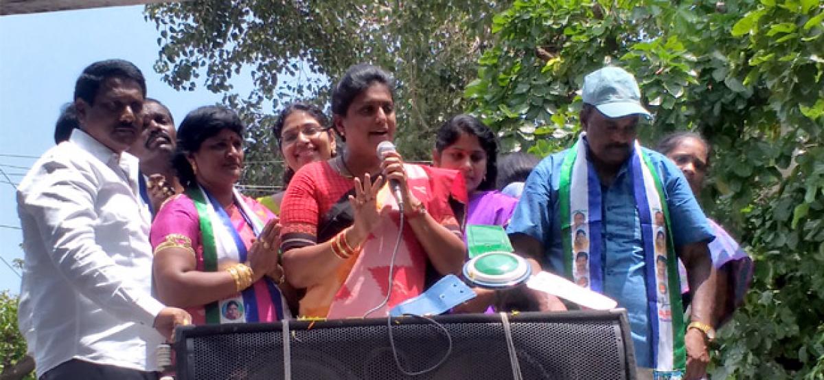 Vote for graft-free govt: Roja