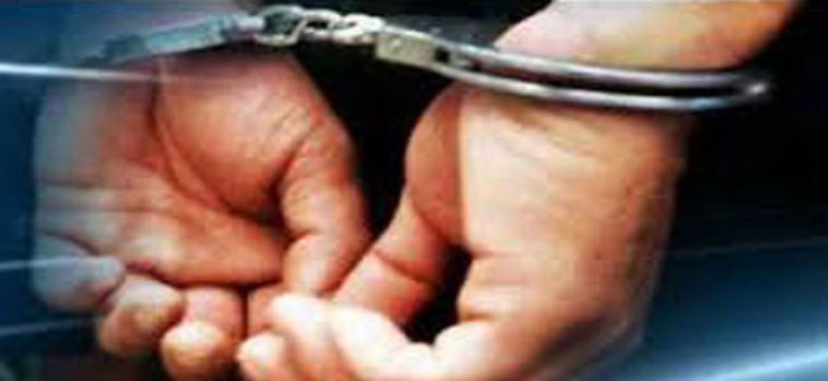 Four arrested for looting cigarettes worth Rs. 4 crore