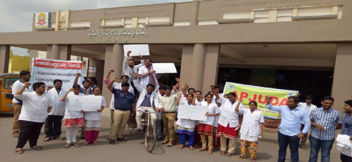 Junior doctors pedal rickshaws, drive autos