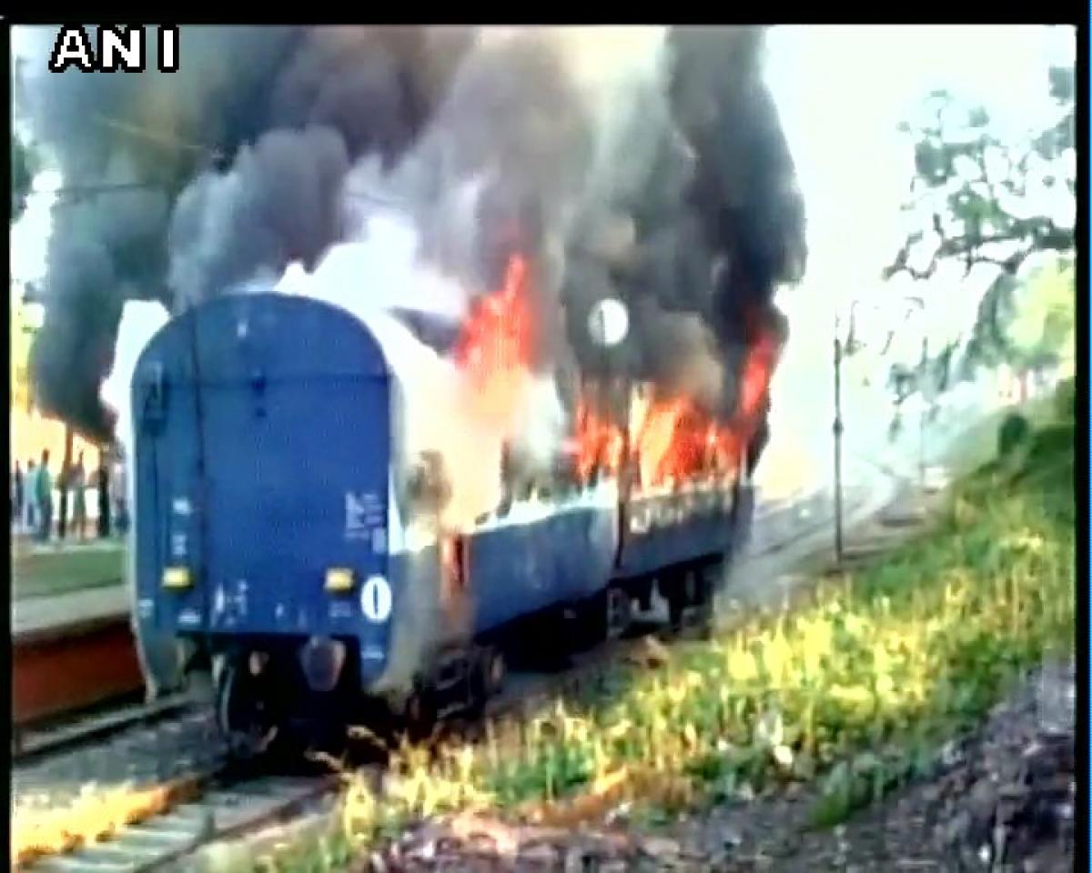 Fire destroys railway rest van at Hazaribagh Road