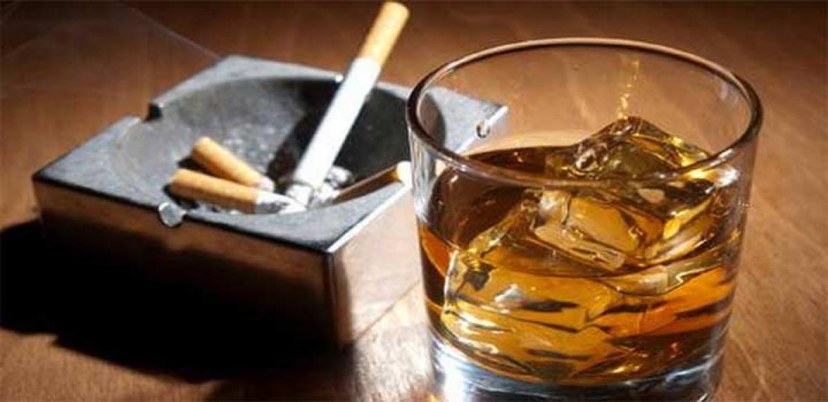 Smokers more prone to alcohol abuse