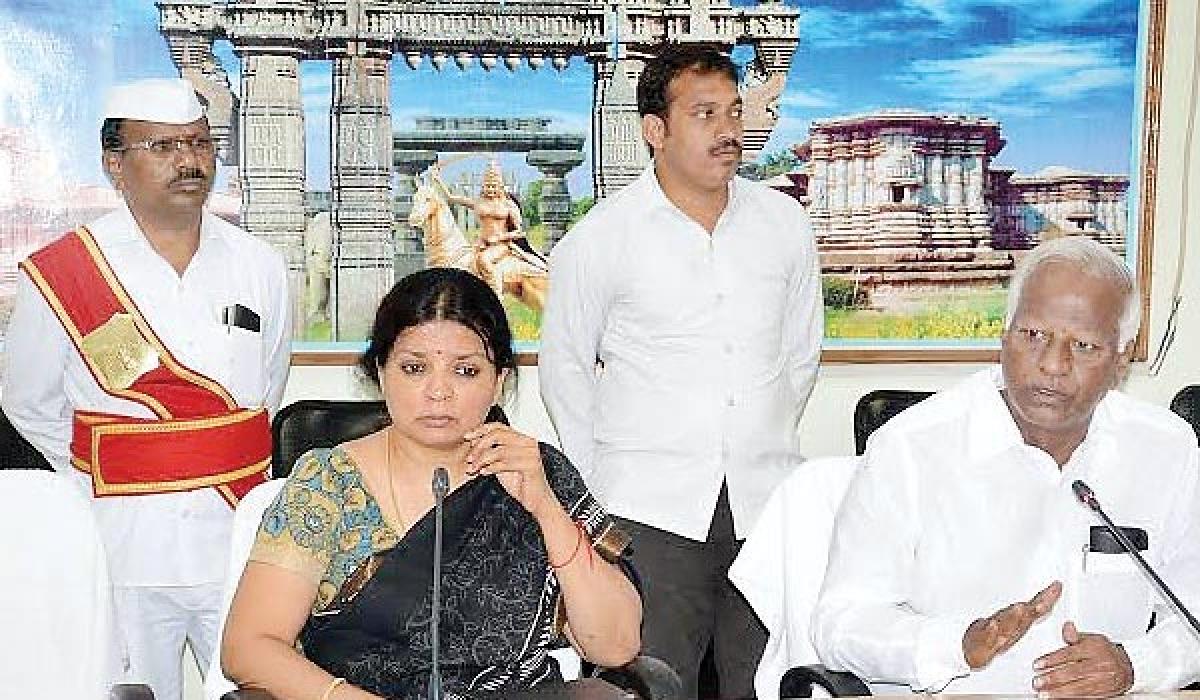 Make optimum use of Godavari water: Deputy CM