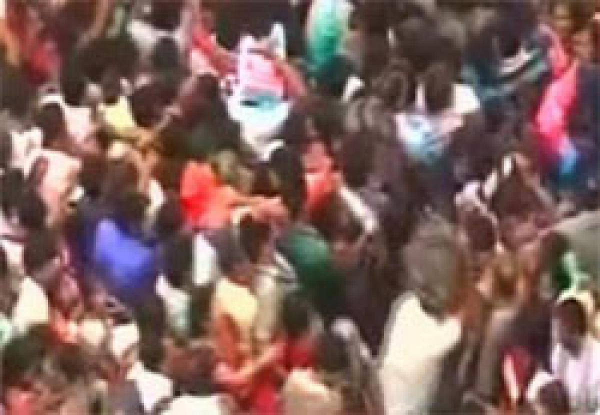 Four injured in UP temple stampede