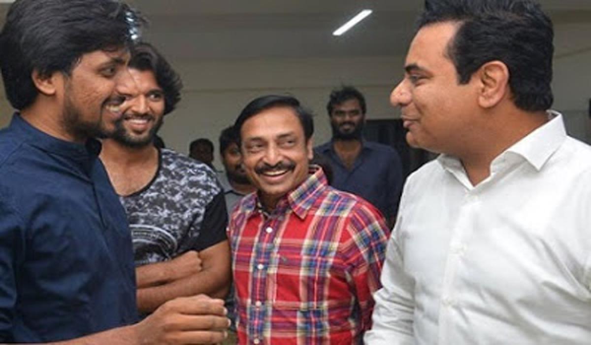 KTR watches Pellichoopulu, sings praises