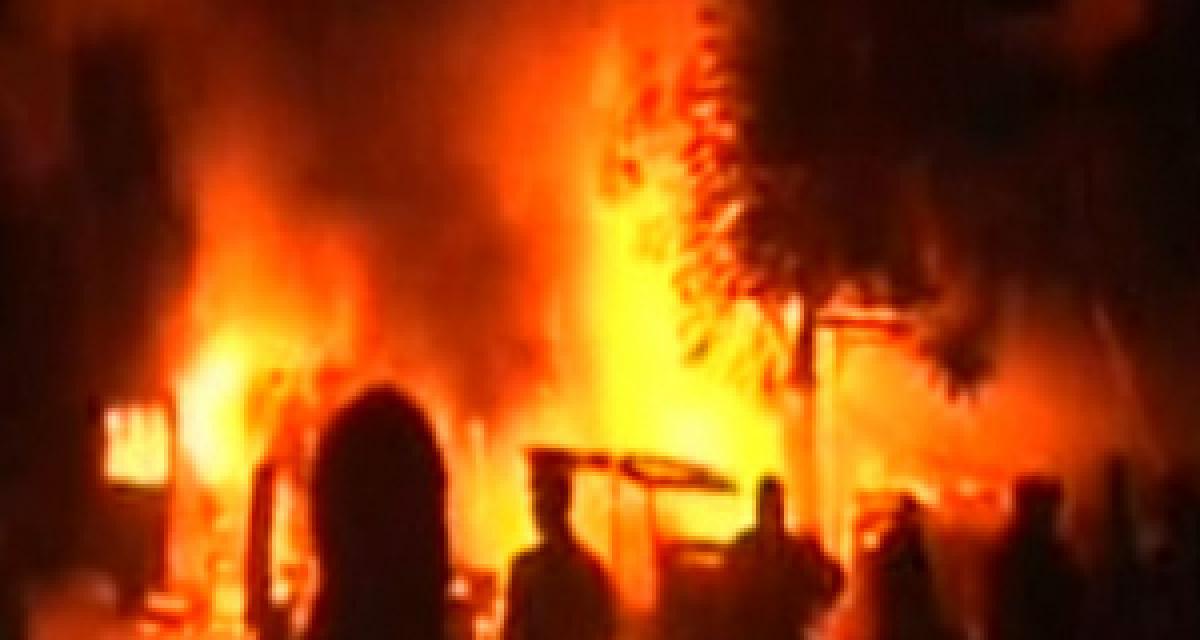 Godavari Puhskaram: Massive fire injures 5 at Rajahmundry