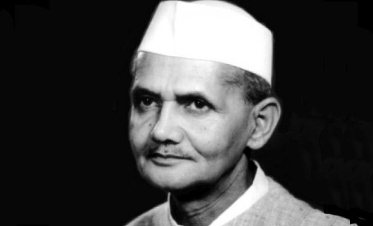 Lal Bahadurs son asks for declassification of files related to Shastri