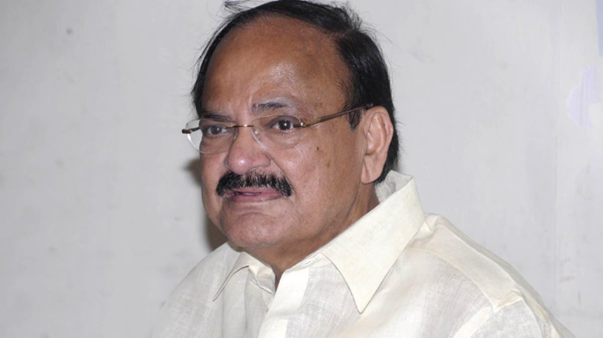 Venkaiah Naidu faces students ire in Tirupati over AP Special status