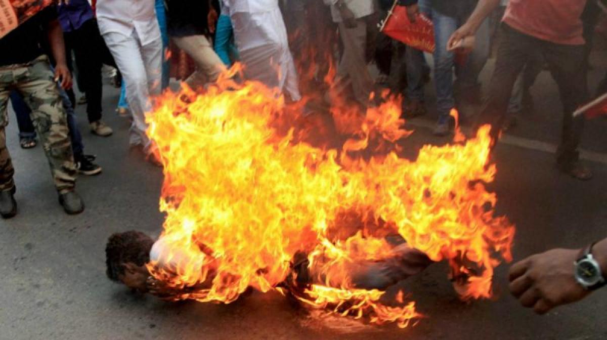 Kerala: Infuriated by rejection, former lover sets woman and himself on fire