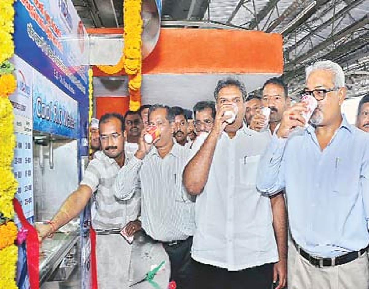 MP opens water vending machine at railway station