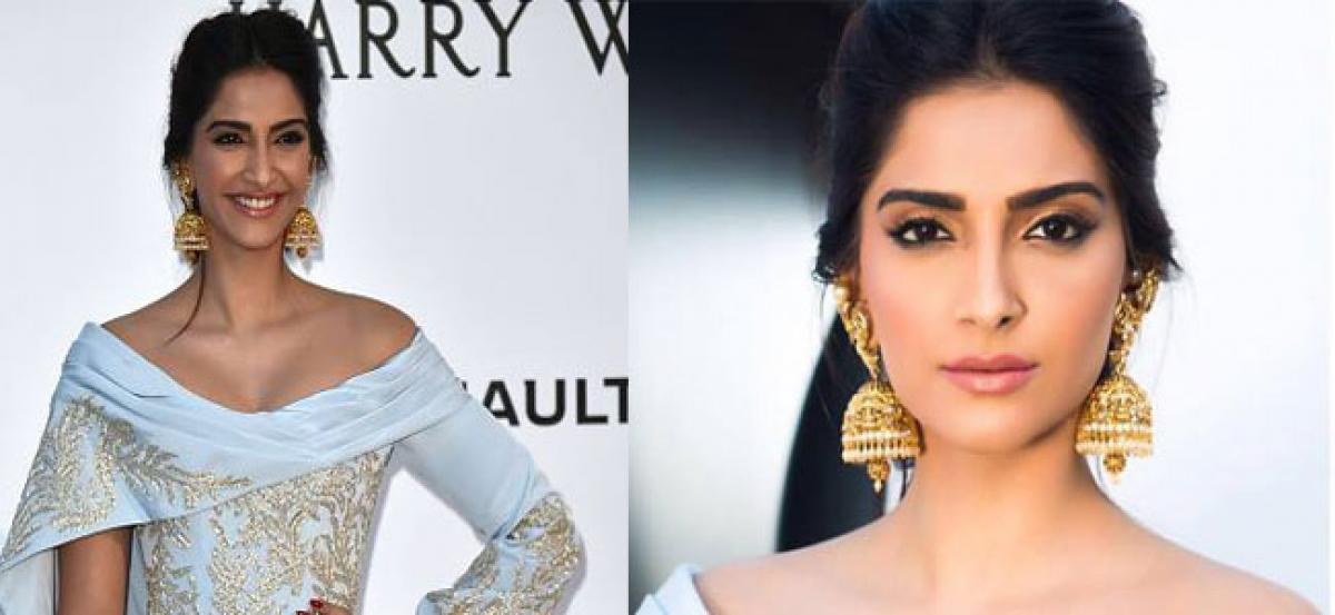 Sonam Kapoor gives desi twist to amfAR Gala look